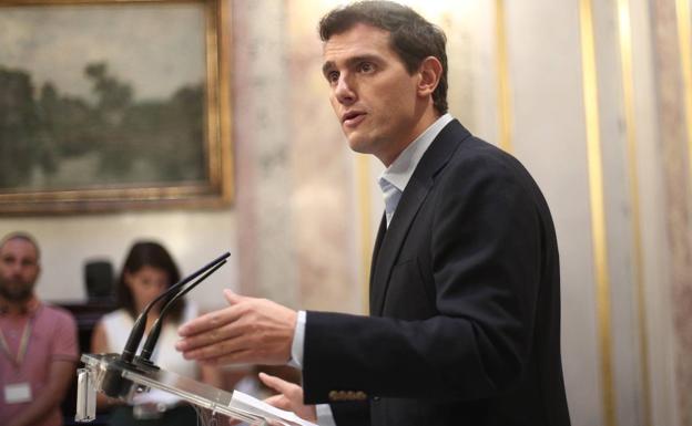 Albert Rivera denuncia que su cuenta de WhatsApp ha sido pirateada