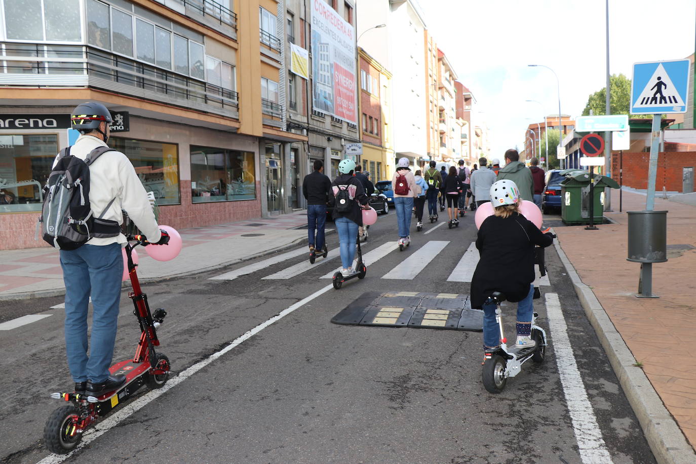 Marcha reivindicativa de los patinetes eléctricos en León