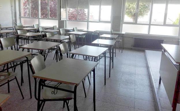 Educación acepta dotar con más profesores al Fernando I y los 400 alumnos vuelven a clase