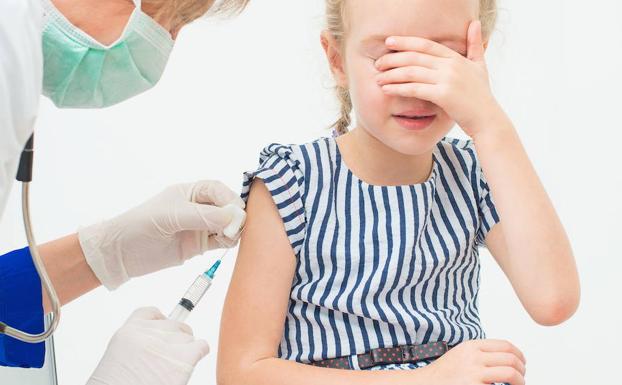 La nueva vacuna frente a la meningitis: plazos y dudas