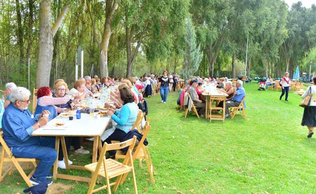Villaquilambre celebra su particular homenaje a las gentes del municipio en el 'Día del mayor'