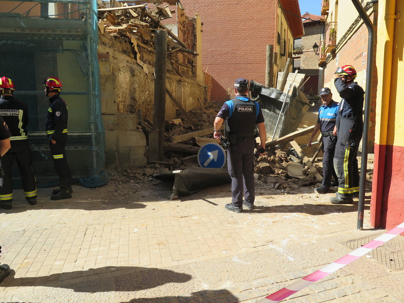 Una casa se desploma en León