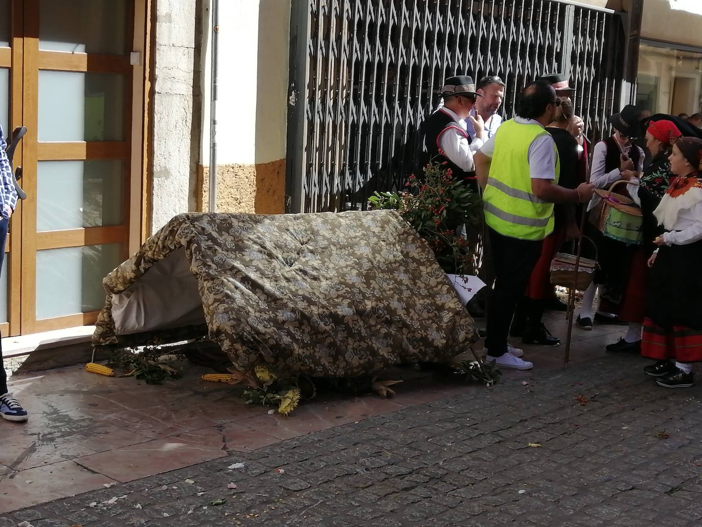 Susto en San Froilán al desbocarse un caballo en el desfile de carros