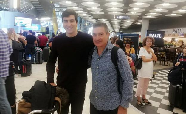 Cadenas 'apadrina' a Pedro Martínez en su llegada a España