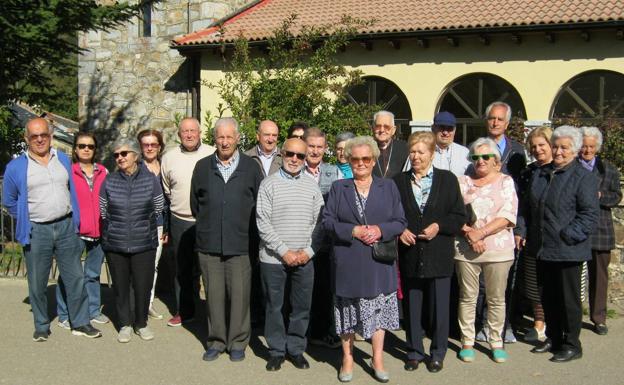 El obispo Julián López clausura en Riaño las visitas pastorales del arciprestazgo de Rivesla-Cea