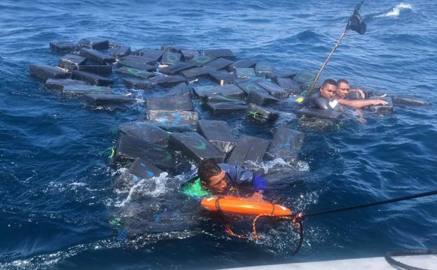 Unos náufragos sobreviven al usar fardos de cocaína a modo de flotadores en Colombia