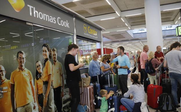 El Gobierno dará ayudas turísticas de 300 millones por la quiebra de Thomas Cook