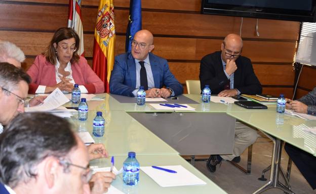 La Junta actúa en los nuevos territorios en los que aparece el topillo campesino en la provincia de León