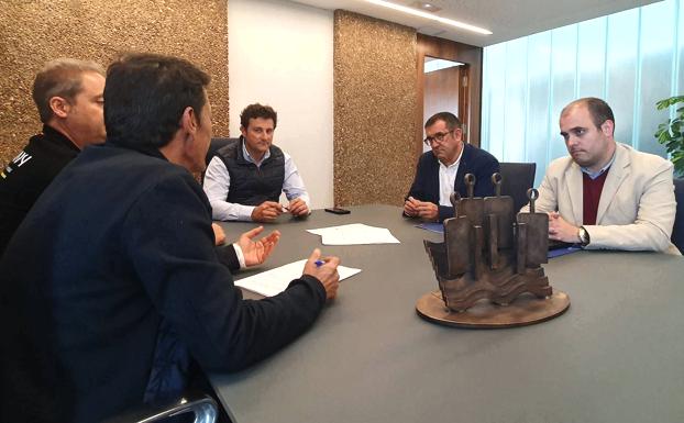 El Ayuntamiento renueva sus convenios del transporte público con Alsa y Reyero