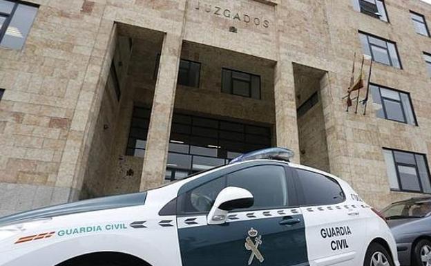 Se emprende a golpes con un varón en una verbena de San Juan para robarle el móvil y le piden tres años de cárcel