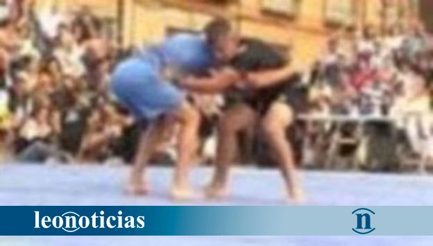 Corro de lucha leonesa de San Froilán a los pies de la Catedral