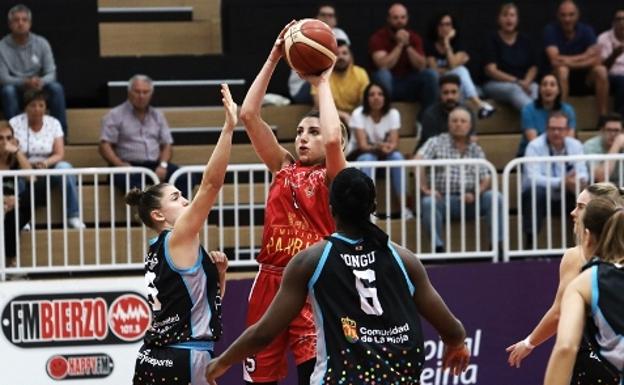 El Embutidos Pajariel mejora, pero no le vale para ganar