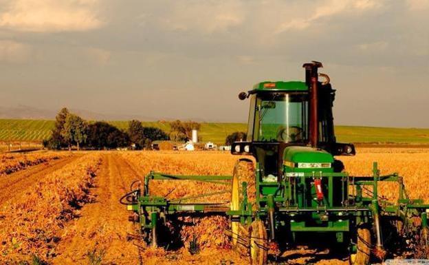 Castilla y León traslada al ministro Planas su posición sobre la nueva PAC, trabajada y consensuada con los agricultores