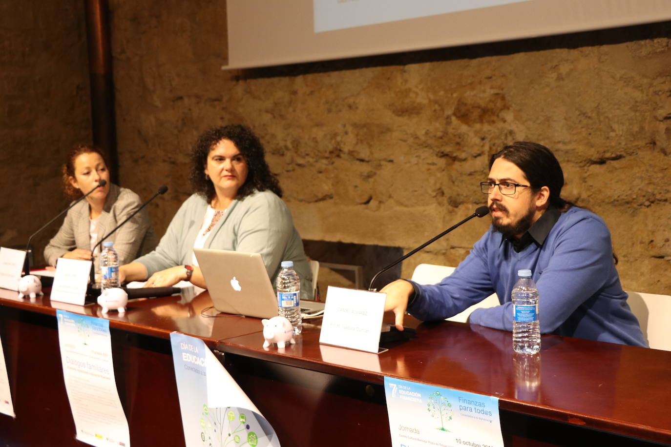 La apuesta del Banco de España: formar a mayores en banca online ante el cierre de sucursales en León