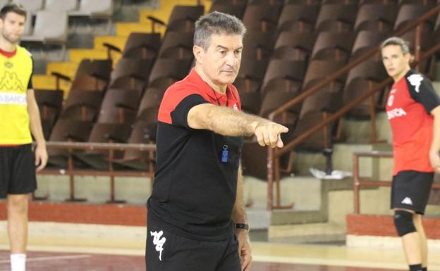 Cadenas: «La defensa impidió que Sagunto se metiera en el partido»