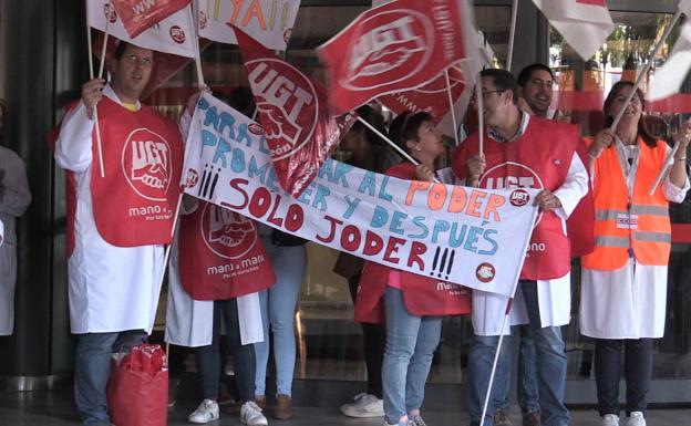 Más de un millar de empleados públicos reclama las 35 horas a la Junta, que se reunirá con sindicatos el lunes