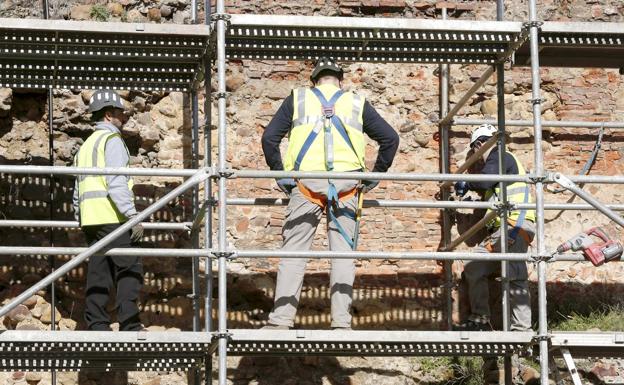 La muralla requiere un millón de euros y León avanzará para adecuar la cara norte y Ramón y Cajal