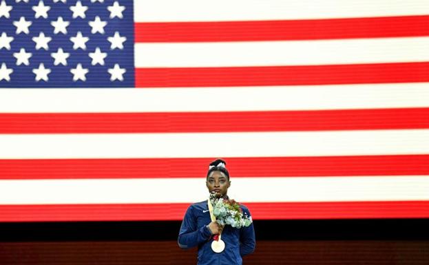 Biles iguala el récord de Scherbo con 23 medallas mundiales