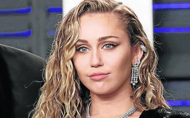 Miley y Liam: un clavo saca otro clavo (y otro)