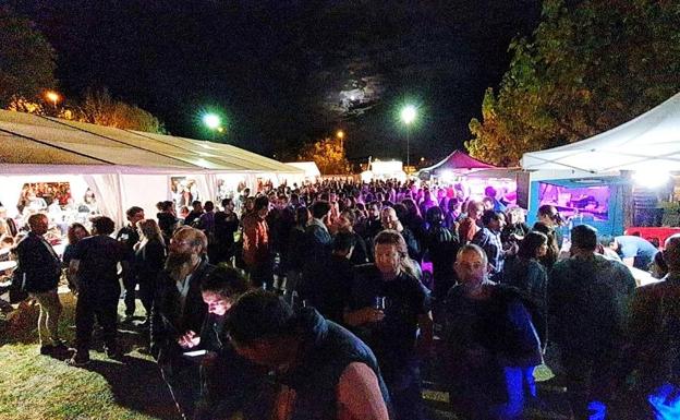 El 'Birraquilambre' se salda con 5.000 participantes y 3.000 litros de cerveza dispendidos