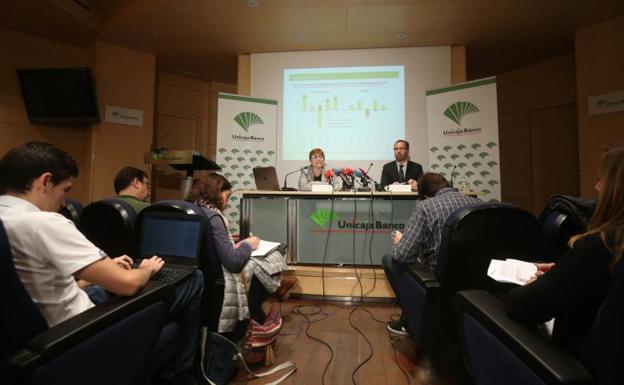 La economía regional resiste mejor la desaceleración que la del conjunto de España, según Unicaja