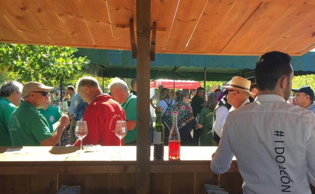 La DO León participa en la primera Feria del Vino en el Camino Francés