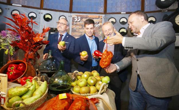 A Sergio Fernández Luque se le hace «la boca agua» en las XXXV Jornadas Gastronómicas del Bierzo