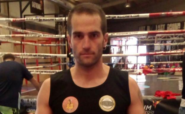 Kike Presa da el salto al boxeo profesional