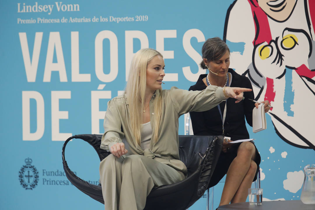 Lindsey Vonn junto a estudiantes con 'valores de élite'