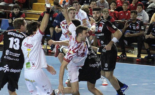 David Fernández y el Abanca Ademar disparan la ilusión en el Palacio