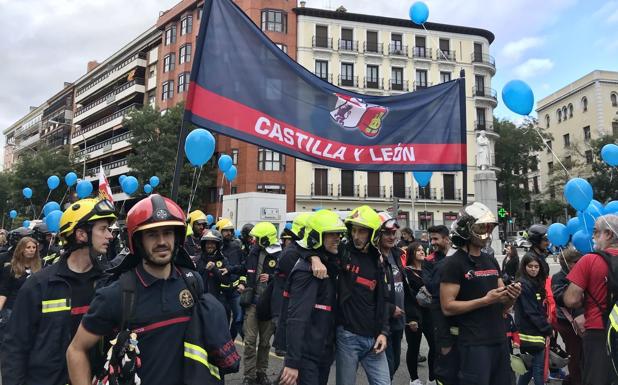 Los bomberos de Castilla y León se suman en Madrid a una marcha para reivindicar una normativa común de prestación de servicios