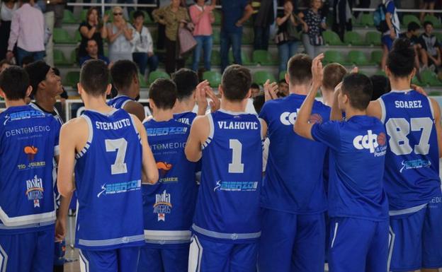 El Ciudad de Ponferrada tira de épica y lanzamiento exterior para ganar remontando