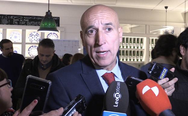 León se muestra «dispuesto» a mejorar el entorno de la nueva estación «si no supone más demoras»