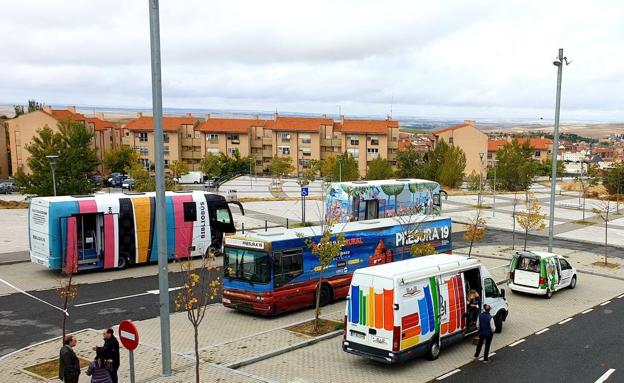 Los bibliobuses de la Diputación se citan con bibliotecas móviles para analizar su papel de lucha contra la despoblación