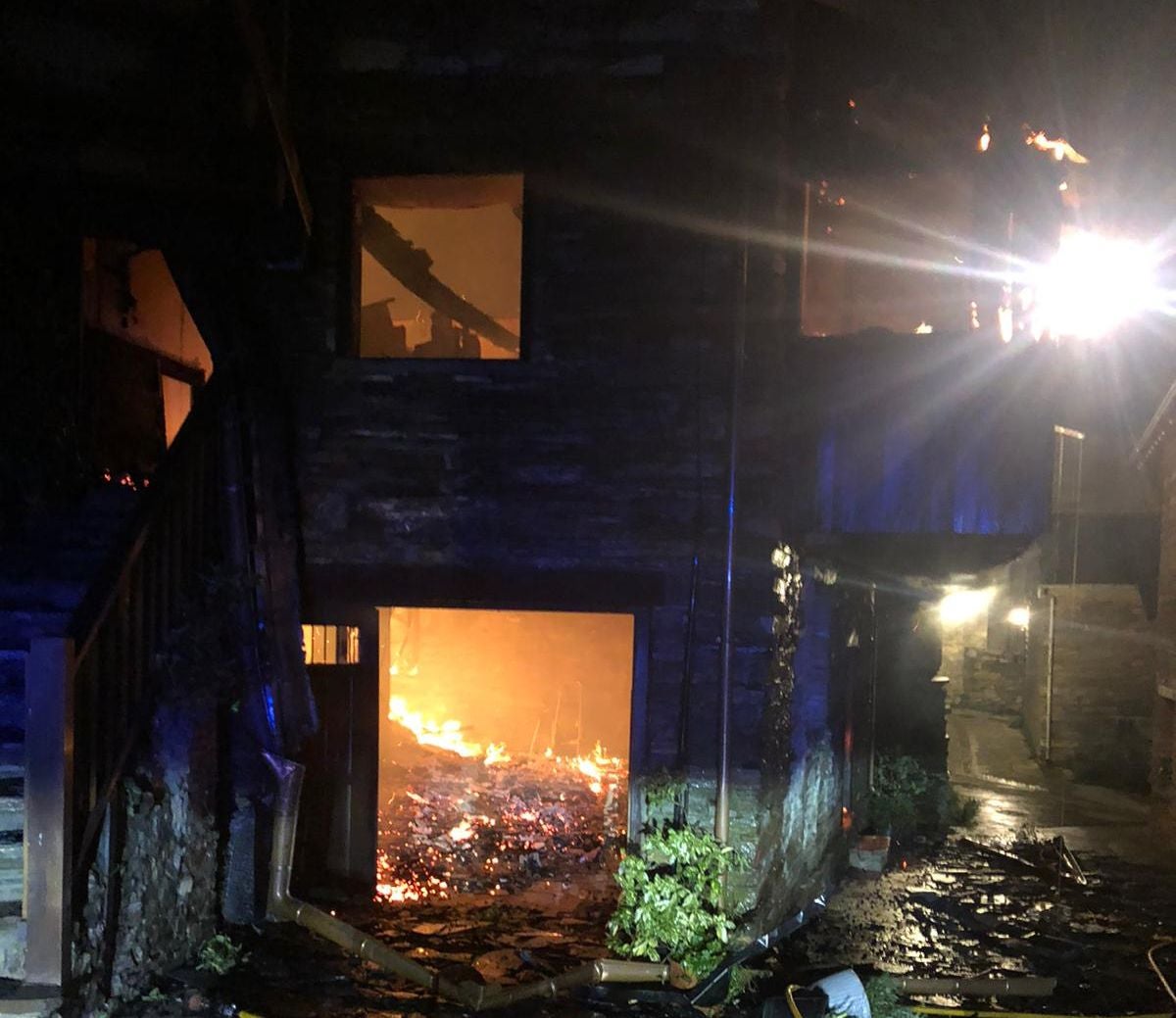 Fuego en el Valle del Silencio