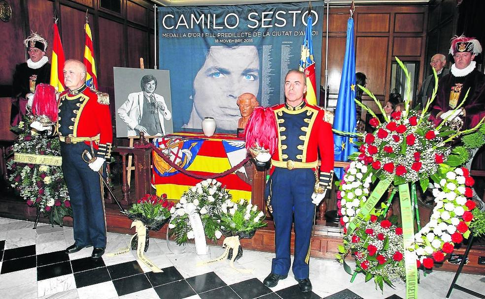 Alcoy recibe las cenizas de Camilo Sesto