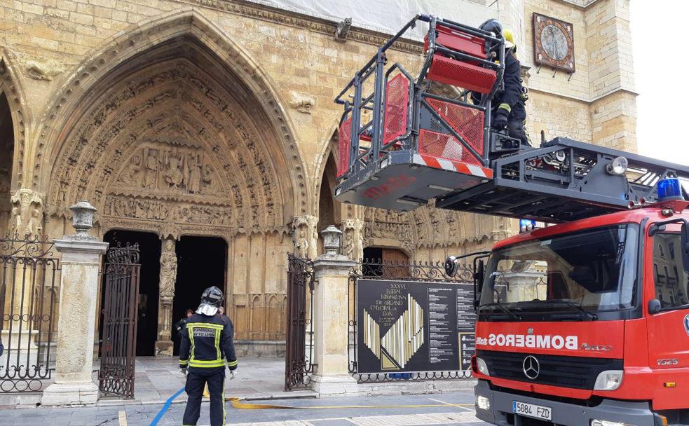Fuego (simulado) en la Catedral