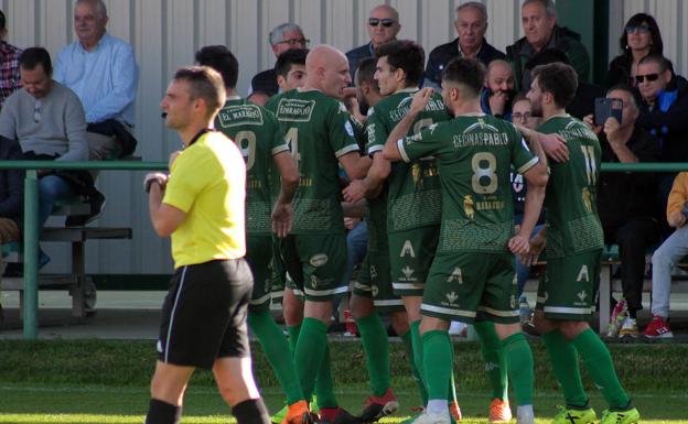 El Astorga golea y hunde a La Bañeza