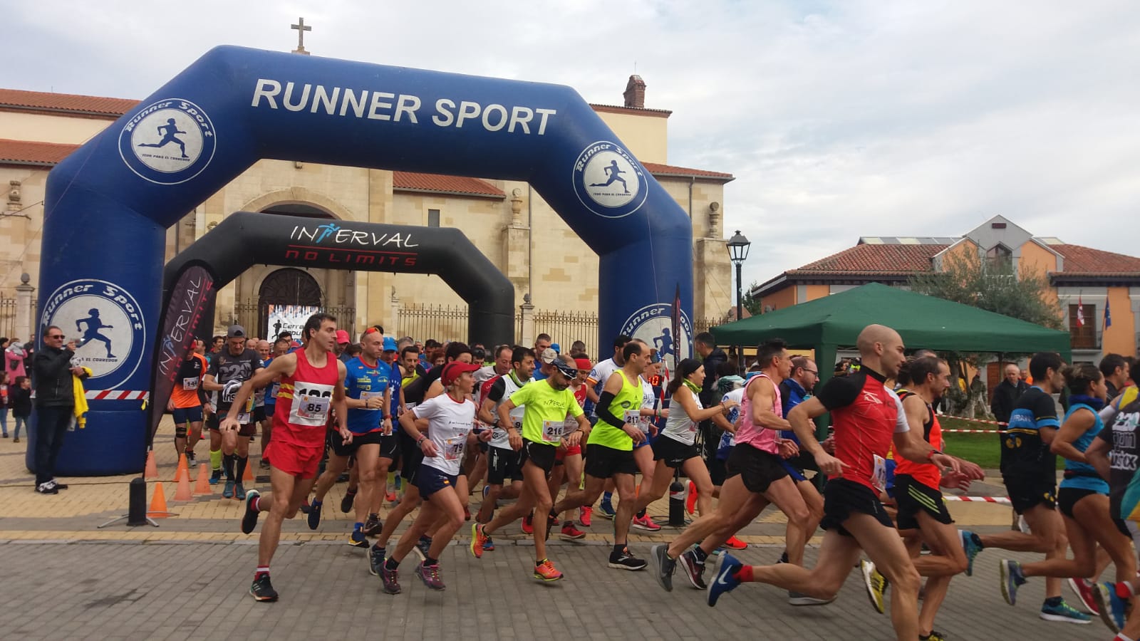 Jesús González Cidón y Carmen Viñuela vencen en la Carrera Popular de Villamañán