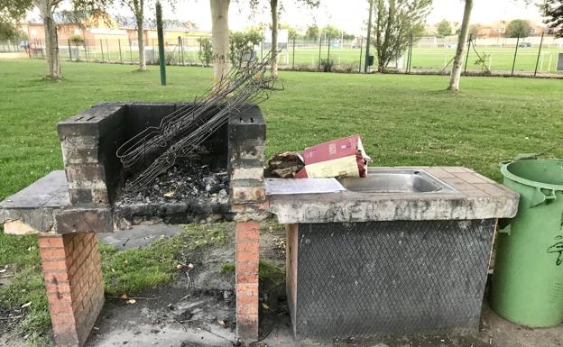 El PP de San Andrés pide la retirada de las barbacoas del parque 'de los patos' por la «insalubridad»