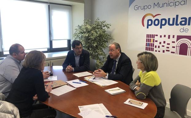 El PP municipal impulsará la eliminación de la ORA los sábados para dinamizar la ciudad y apoyar a los autónomos