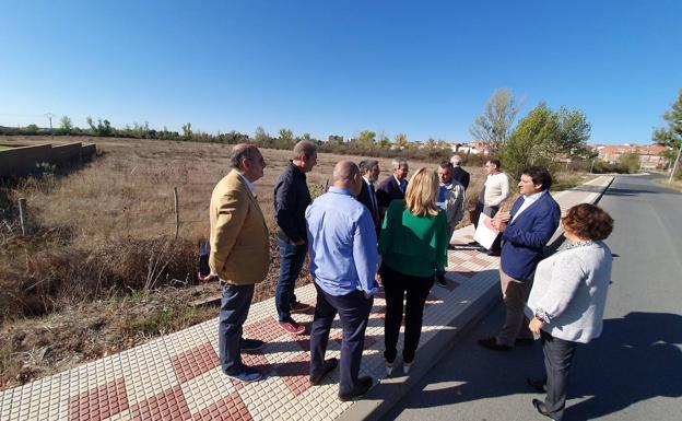 La Junta muestra a Villaquilambre su intención de construir un instituto y pide que el Ayuntamiento facilite un solar