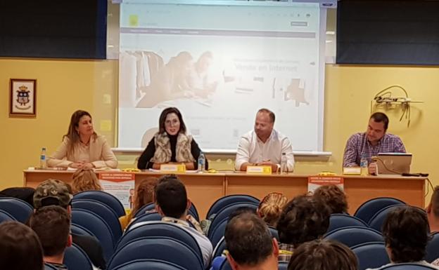 Cerca de medio centenar de emprendedores participan en la jornada sobre el acceso al comercio online