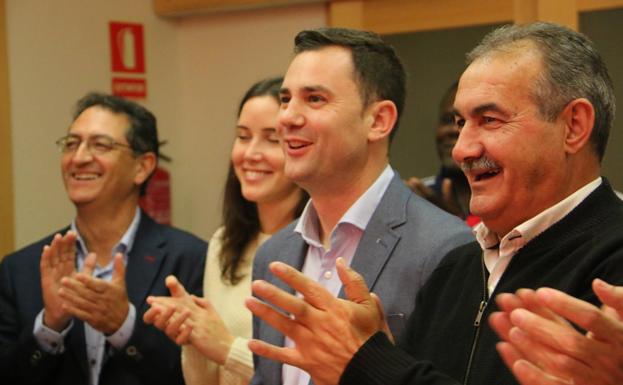 El PSOE busca una mayoría más amplia y marca dos opciones: «O el voto socialista o el del bloqueo»