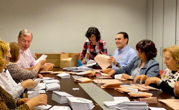 El PP de León dedica su primer día de campaña a los voluntarios