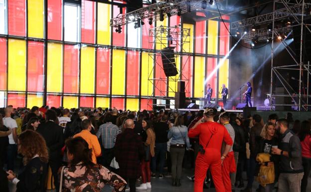 Un vecino de Asturias sufre un paro cardíaco en la zona de las 'food truck' del festival del Hallowindie