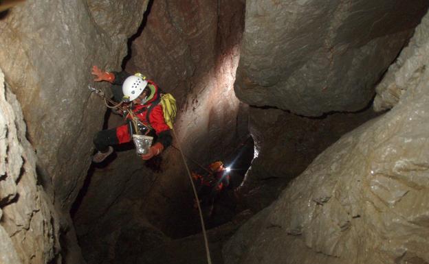 Geólogos y expertos animan a abrir cuevas de Picos de Europa al turismo dada su buena conservación