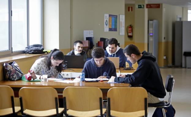 La escasez de ingenieros lleva a las empresas a contratar alumnos antes de acabar la carrera