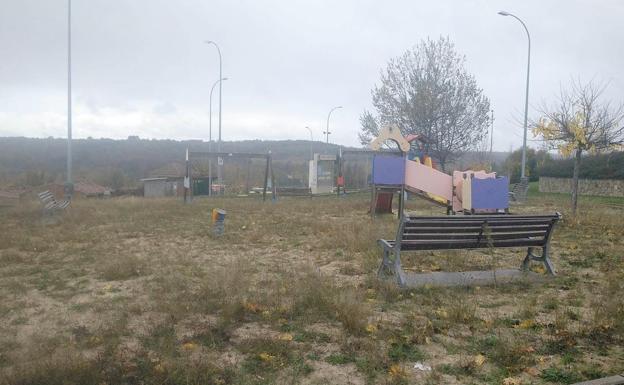 La pedánea de Ferral del Bernesga exige al PSOE que atienda al pueblo «como hace con los demás»