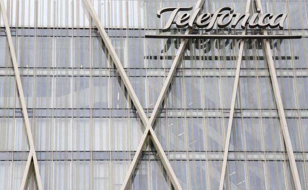 El plan de bajas laborales recorta a la mitad el beneficio de Telefónica